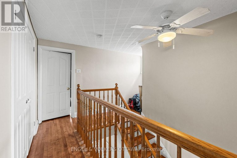 28350616/1372-ridgedale-street/emerald-woodssawmill-creek/ottawa/ontario/K1T1C5_22