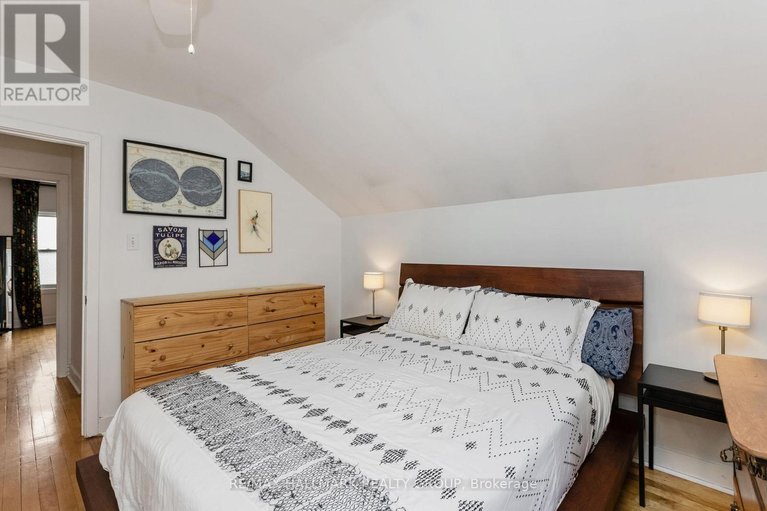 29518318/1225-foxbar-avenue/ellwood/ottawa/ontario/K1V6V4_22