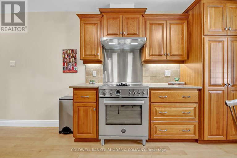 29032585/8-confederation-private/mooneys-bayriverside-park/ottawa/ontario/K1V9W6_15