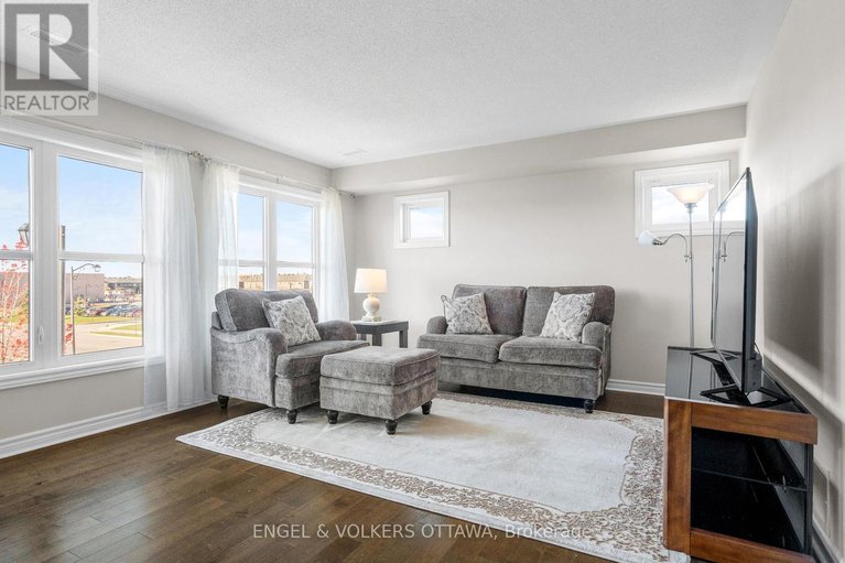 29074491/b-743-magnolia-street/avalon-west/ottawa/ontario/K4A1B7_2