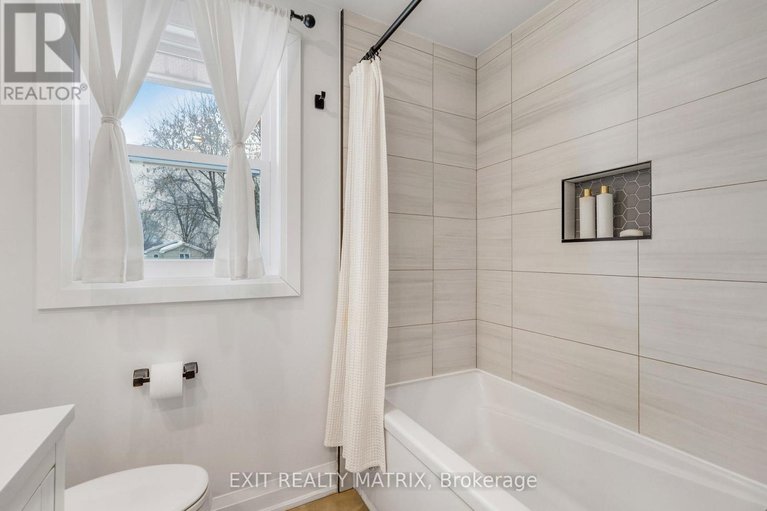 29231078/291-maple-street/village-of-russell/russell/ontario/K4R1B3_20