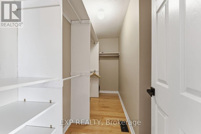 29674705/3-shining-star-circle/stittsville-south/ottawa/ontario/K2S2B5_28