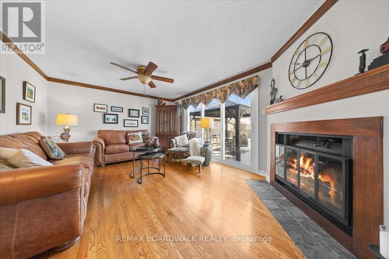 29646318/1594-meadowfield-place/chapel-hill/ottawa/ontario/K1C5V6_20