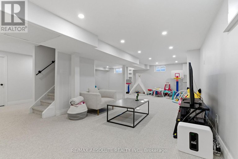 29407947/13-weatherwood-crescent/pineglencountry-place/ottawa/ontario/K2E7C5_44