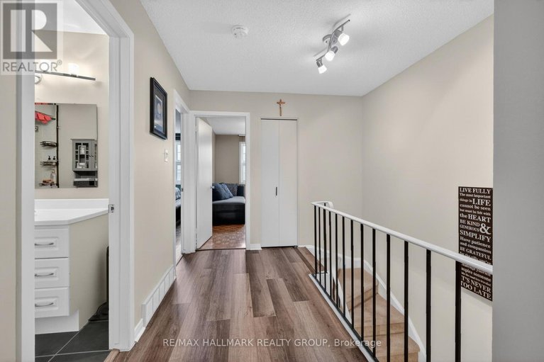 29639215/257-3310-southgate-road/south-keys/ottawa/ontario/K1V8X4_16