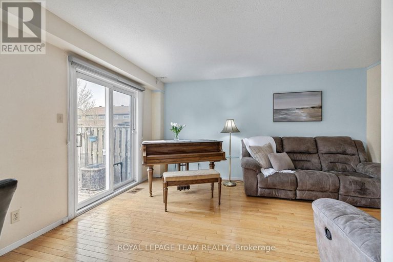 28526425/2245-orient-park-drive/blackburn-hamlet-south/ottawa/ontario/K1B4W3_16