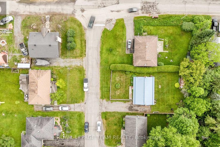 28469840/329-wylie-street/almonte/mississippi-mills/ontario/K0A1A0_2