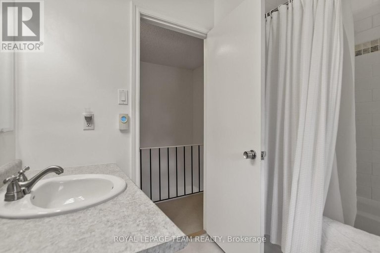 28804584/484-hazeldean-road-unit-1/ottawa/ontario/K2L1V4_37