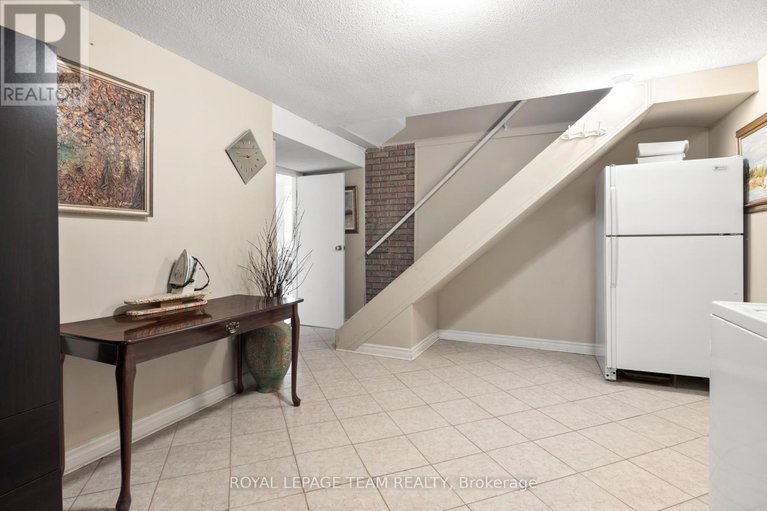 28491814/44-sycamore-drive/arbeatha-park/ottawa/ontario/K2H8K3_31