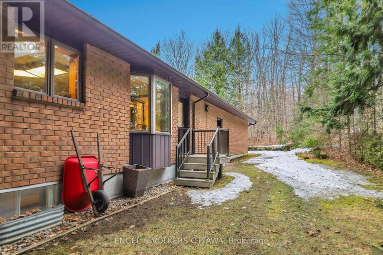 28202827/7-deerfield-drive/mcnabbraeside-twps/mcnabbraeside/ontario/K0A3L0_37