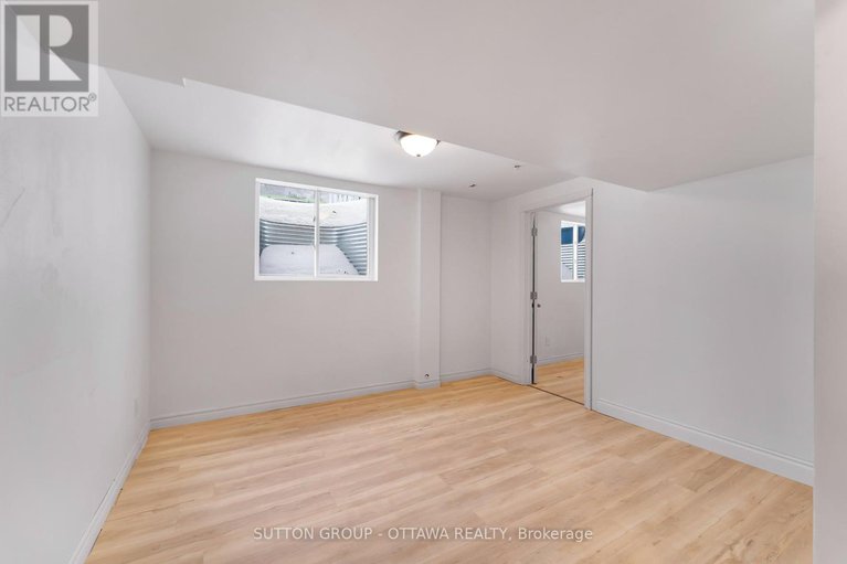 28764134/20-dundegan-drive/glencairnhazeldean/ottawa/ontario/K2L1P8_17