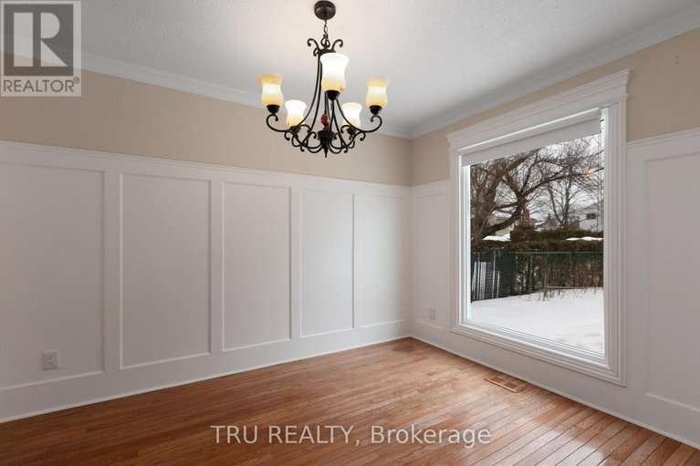 29669051/1078-st-emmanuel-terrace/convent-glen-north/ottawa/ontario/K1C2J7_17