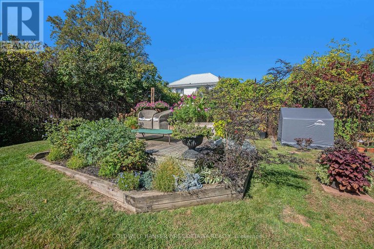 29613138/107-owen-street/lanark-highlands-lanark-village/lanark-highlands/ontario/K0G1K0_36