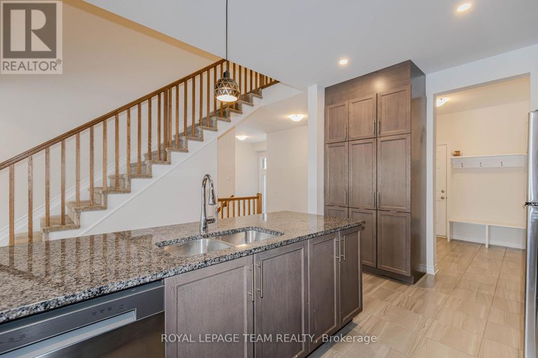 29446143/608-enclave-lane/town-of-rockland/clarence-rockland/ontario/K4K0M8_29