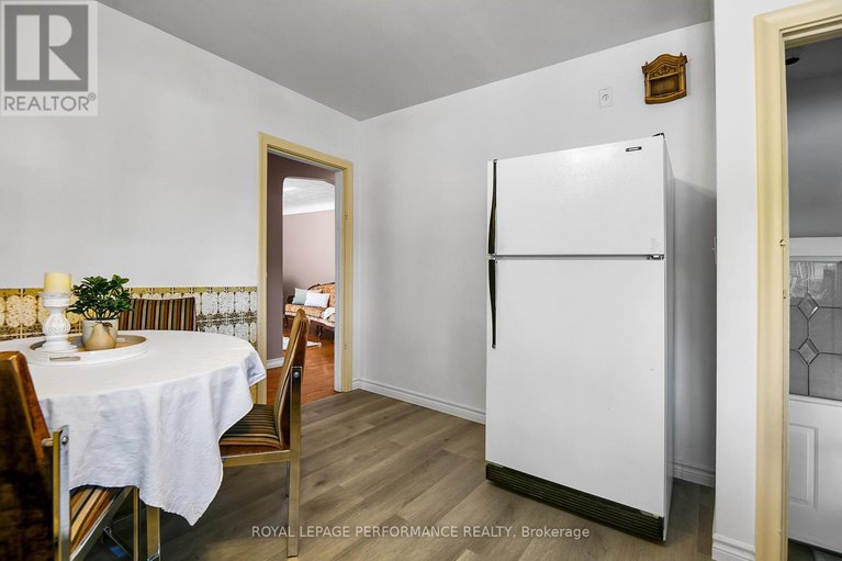 28522253/1379-mayview-avenue/carlington/ottawa/ontario/K1Z8H6_15