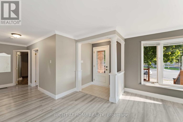 28502747/599-donald-street/overbrookcastle-heights/ottawa/ontario/K1K1L3_5