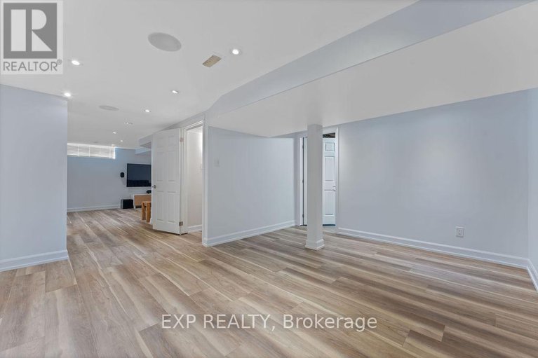 29077566/19-sunnycrest-drive/city-viewskylinefisher-heightsparkwood-hills/ottawa/ontario/K2E5Y3_30