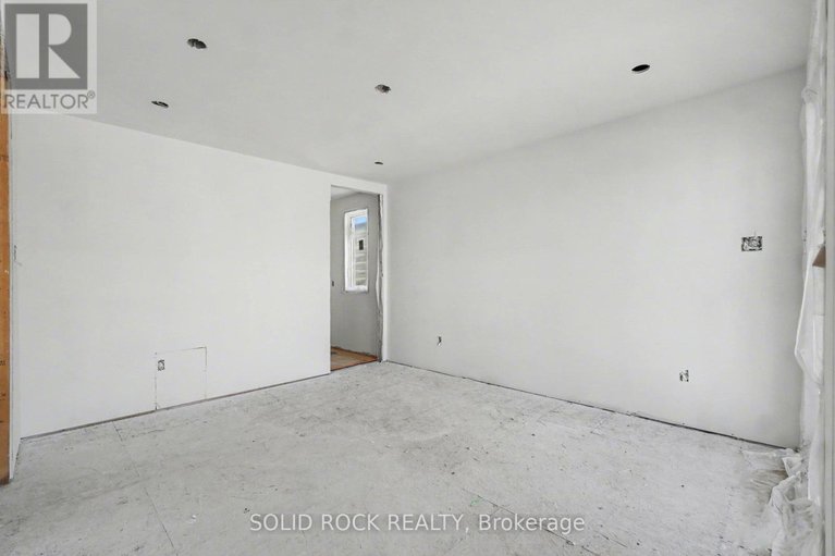 29669967/830-alpine-avenue/queensway-terrace-north/ottawa/ontario/K2B5R6_26