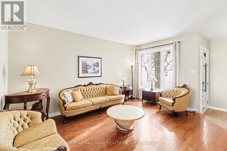 29357933/241-trail-side-circle/springridgeeast-village/ottawa/ontario/K4A5B5_4