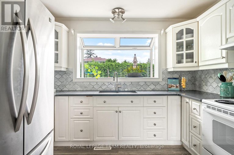 28741168/2128-hubbard-crescent/beacon-hill-north/ottawa/ontario/K1J6L2_11