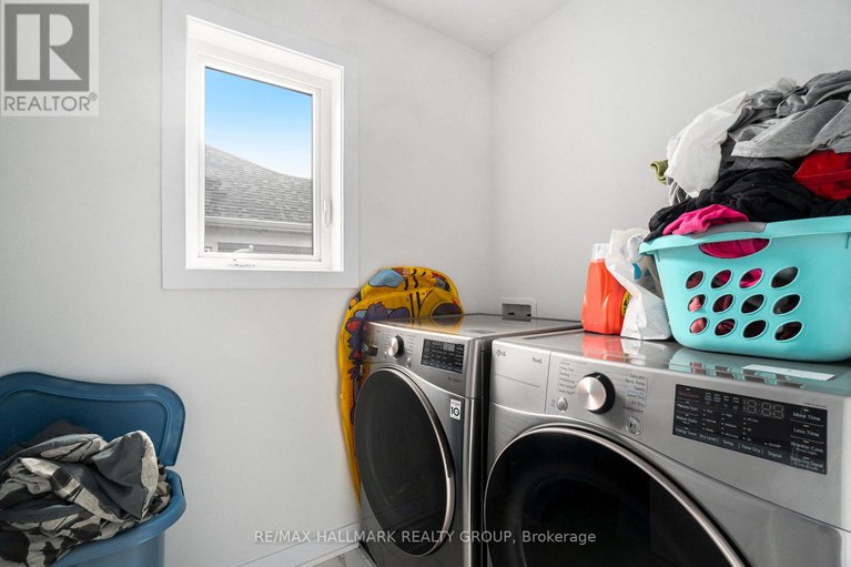 29088429/523-paakanaak-avenue/blossom-parkkemp-parkfindlay-creek/ottawa/ontario/K1X0H2_23