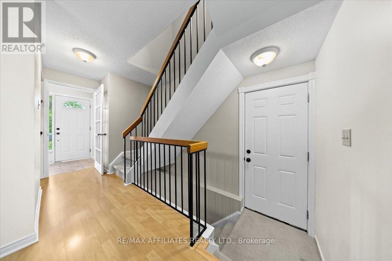 28592351/1150-grenoble-crescent/orleans-wood/ottawa/ontario/K1C2C6_20