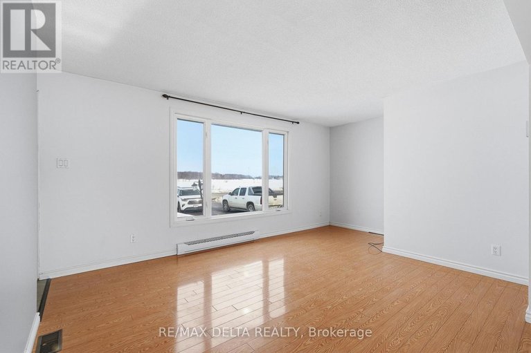 29440007/698-baseline-road/clarencerockland-twp/clarence-rockland/ontario/K0A1N0_7