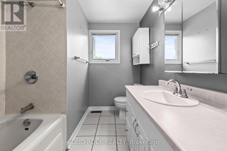 29353006/1631-charbonneau-street/bilberry-creekqueenswood-heights/ottawa/ontario/K1E2J6_24