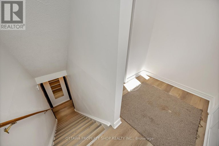 29431768/848-maitland-avenue/mckellar-heightsglabar-park/ottawa/ontario/K2A2S3_29