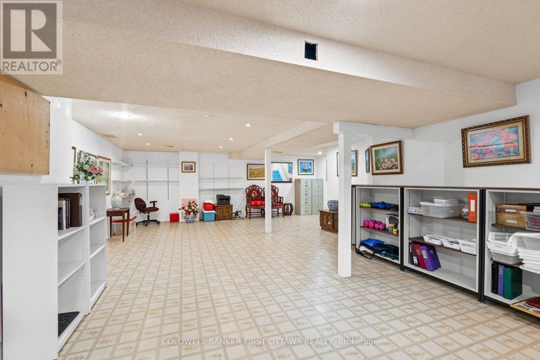 28315563/16-denewood-crescent/pineglencountry-place/ottawa/ontario/K2E7G5_42