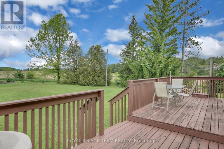 28394821/6022-third-line-road-n/rideau-twp-w-of-hwy-16-north-of-reg-rd-6/ottawa/ontario/K0A2T0_45
