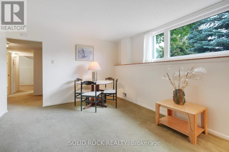 28902933/1034-riddell-avenue-s/braemar-park/ottawa/ontario/K2C2J7_13