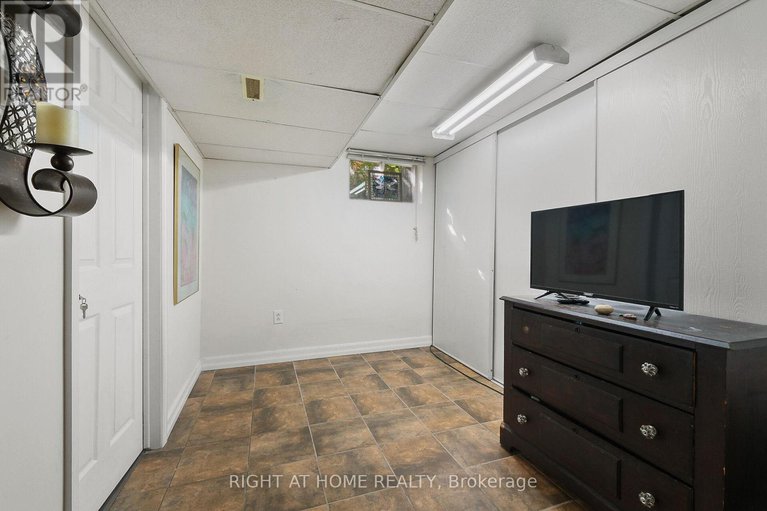 28854766/205-withrow-avenue/meadowlandsst-claire-gardens/ottawa/ontario/K2G2J8_36