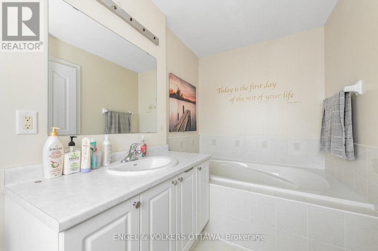 28205169/968-linaria-walk/notting-hillsummerside/ottawa/ontario/K4A0H9_13