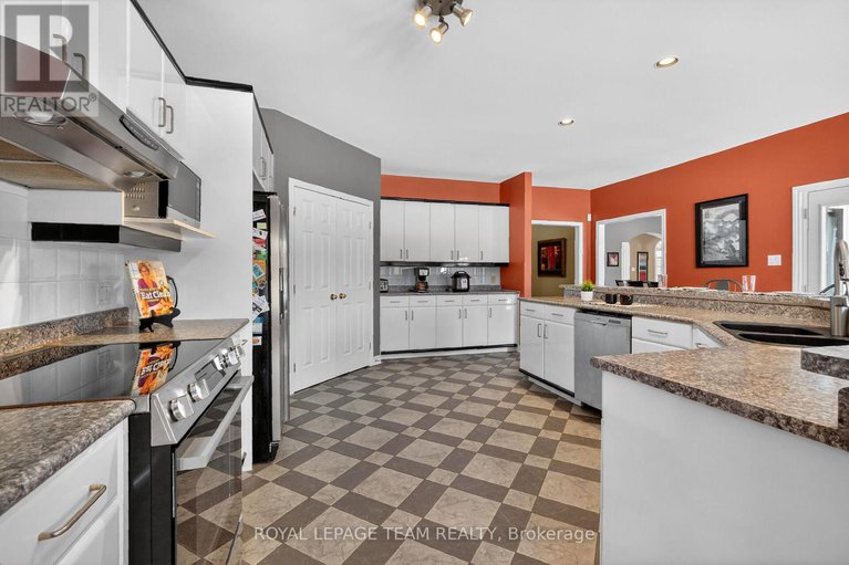 29379495/1611-landel-drive/rural-kanata-central/ottawa/ontario/K2W1C2_16