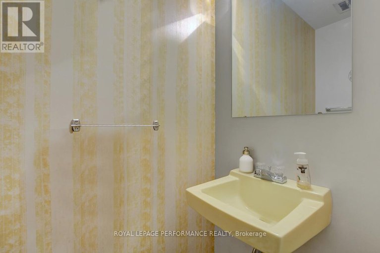 29080799/7-carmichael-court/beaverbrook/ottawa/ontario/K2K1K1_11