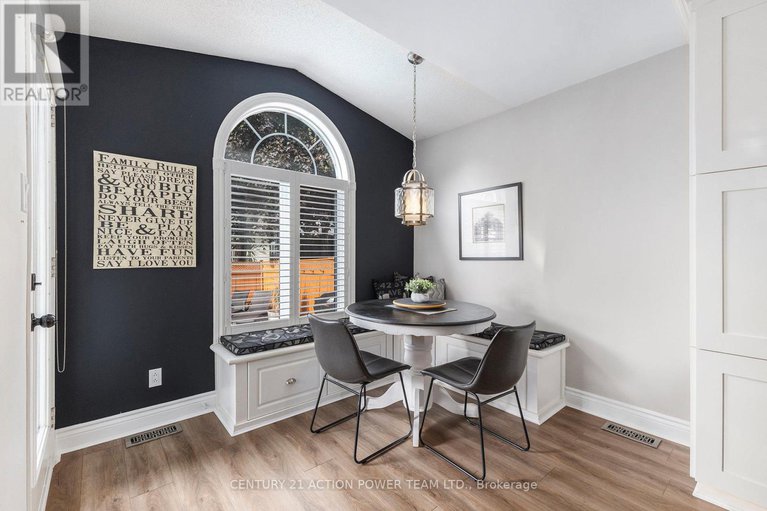 28927560/1017-sheenboro-crescent/fallingbrookpineridge/ottawa/ontario/K4A3M8_15