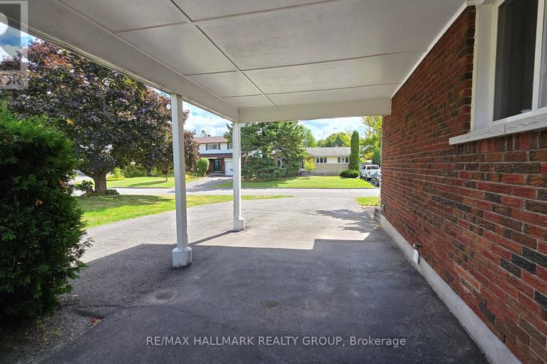 28842722/38-hadley-circle/bells-corners/ottawa/ontario/K2H6N9_38
