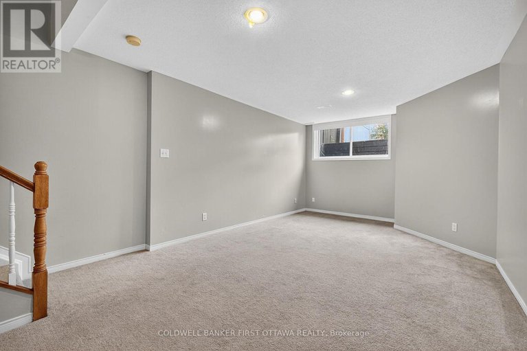 29109622/1249-klondike-road/morgans-grantsouth-march/ottawa/ontario/K2W1E1_48