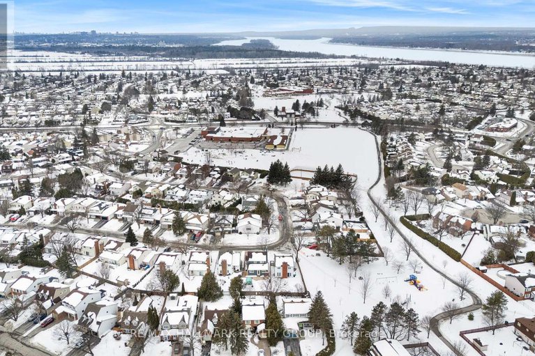 29434768/1177-st-moritz-crescent-n/convent-glen-north/ottawa/ontario/K1C2B2_46