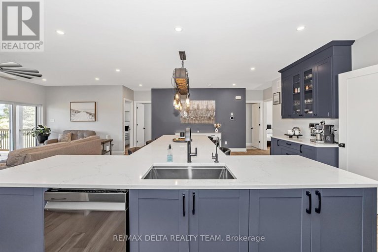 29012962/4645-mcneely-rd-road/sarsfieldbearbrook/ottawa/ontario/K4B1J1_10