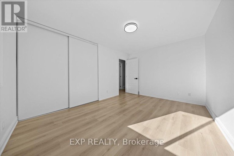 29178541/290-elderberry-terrace/chatelaine-village/ottawa/ontario/K1E1Z1_18