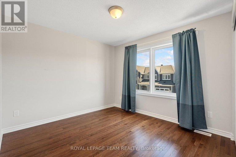 28943826/743-vennecy-terrace/orleans-village/ottawa/ontario/K1W0M8_28