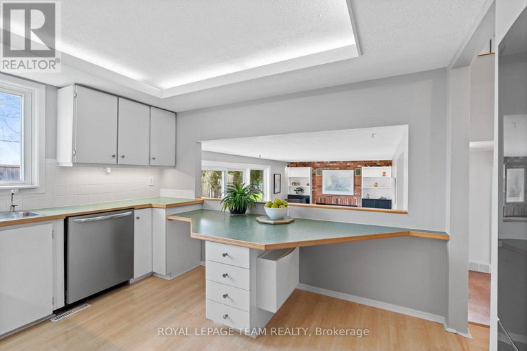 29124358/92-burnetts-grove-circle/pheasant-run/ottawa/ontario/K2J1N7_11