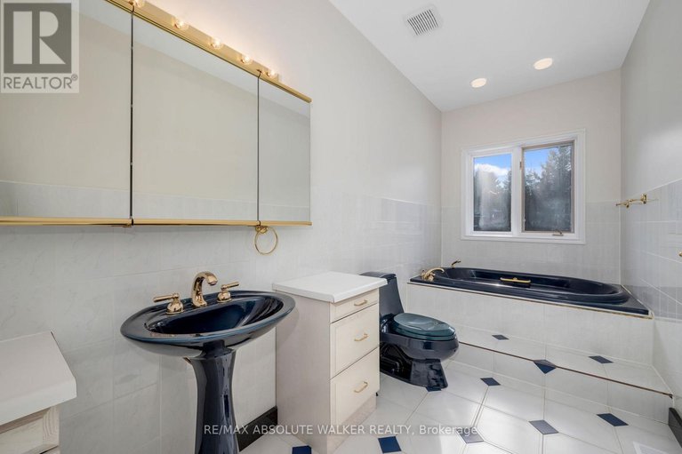 27963208/1072-bravar-drive/manotick-long-island-nicholls-island/ottawa/ontario/K4M1G3_27