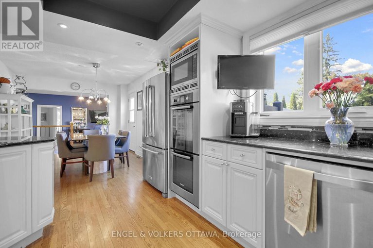 29119545/5593-whitewood-avenue-s/manotick-village-manotick-estates/ottawa/ontario/K4M1E1_6