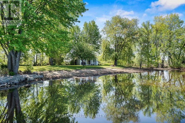 28387496/2584-woods-street/town-of-rockland/clarence-rockland/ontario/K4K1J2_40