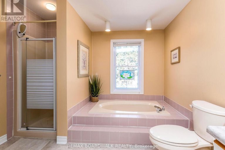 29408101/182-palomino-drive/bridlewood/ottawa/ontario/K2M1P2_31