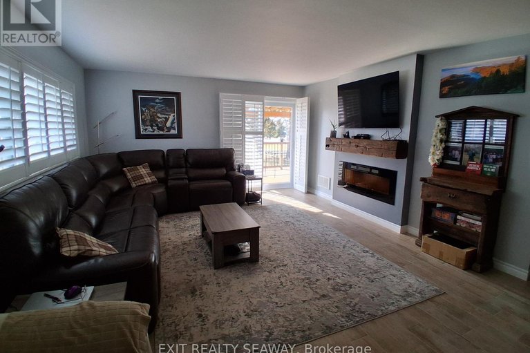 29536081/6731-gilmore-hill-street/south-glengarry-charlottenburgh-twp/south-glengarry/ontario/K6H7J3_14