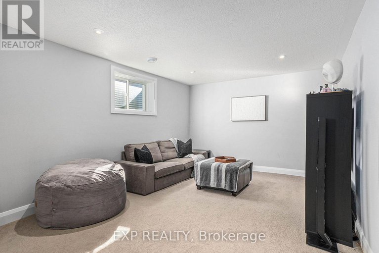 28984047/125-stonemeadow-drive/bridlewood/ottawa/ontario/K2M0H5_29